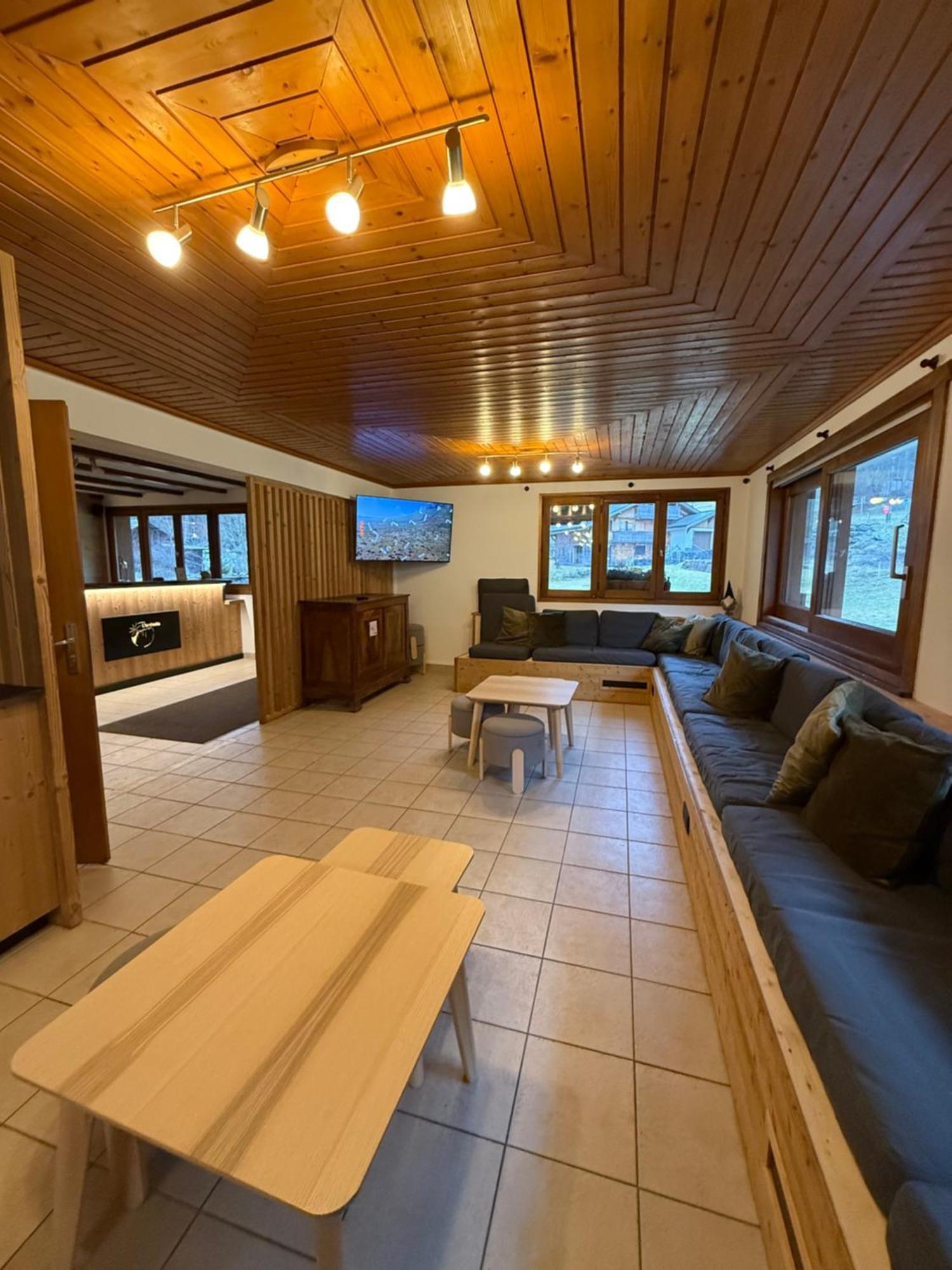 L'Ardesia Hostel Morzine Luaran gambar